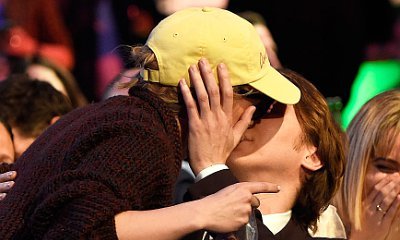 Kate McKinnon Attacks Paul Dano With Ham Kiss at Indie Spirit Awards 2016