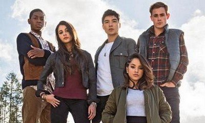 Here Is First Look at Titular Teen Heroes in 'Power Rangers' Movie
