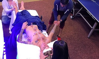 Justin Bieber Gets Massaged by Three People at Once in New Pic