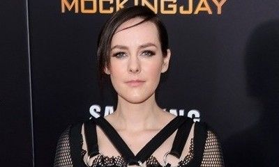 'Batman v Superman' Ultimate Edition Trailer Gives First Look at Jena Malone's Character