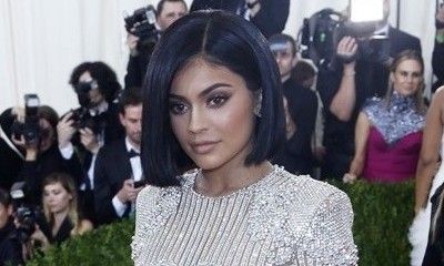 Kylie Jenner Suffers Wardrobe Malfunction In Racy Dress Find Out