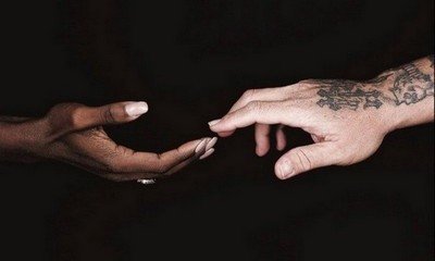 Britney Spears, Selena Gomez, Jennifer Lopez, Gwen Stefani Sing Orlando Tribute Song 'Hands'
