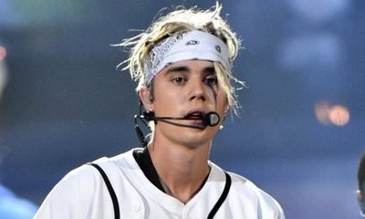 Justin Bieber Falls Again on Stage During His Concert