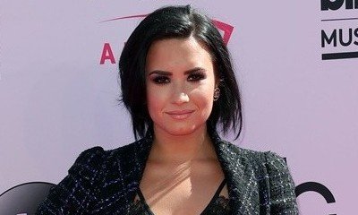 Demi Lovato Apologizes After Giggling at Her Mother's Zika Virus Joke