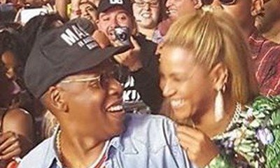 Beyonce Cozies Up to Jay-Z, Hangs With Bill Clinton, Sings Along to Coldplay at Made in America