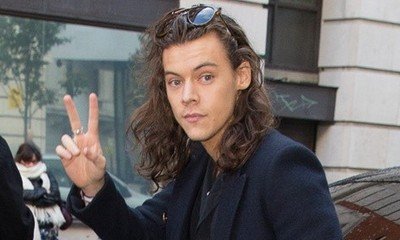 Harry Styles Spotted Holding Hand With Mystery Brunette in London