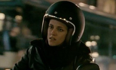 Kristen Stewart Spooked by Ghost in 'Personal Shopper' Trailer