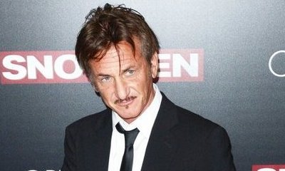 Sean Penn Locking Lips With Much Younger Bikini Babe in Hawaii