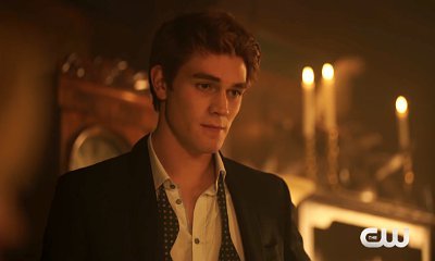 Riverdale Trailer Shows Lili Reinhart S Betty And Kj Apa S Archie Kiss Daily Mail Online