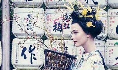 Karlie Kloss Apologizes for Dressing Up as Geisha in Vogue