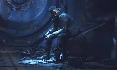 'Pacific Rim 2' First Official Photo and First Look at Scott Eastwood in Jaeger Suit Arrive