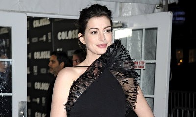 Anne Hathaway's Dress at 'Colossal' Premiere Is So Awkward She Couldn't Sit in It