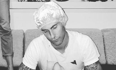 Adam Levine Gives Out Rock And Roll Daddy Vibe And Dyes His Hair Again