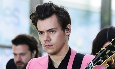 Harry Styles Mourning the Loss of His Stepfather