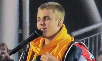 Justin Bieber Refuses to Sing 'Despacito', Unhappy Fan Throws an Object at Him