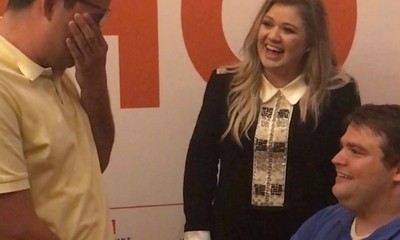 Kelly Clarkson Helps Fan Propose to His Boyfriend - See Her Reaction!
