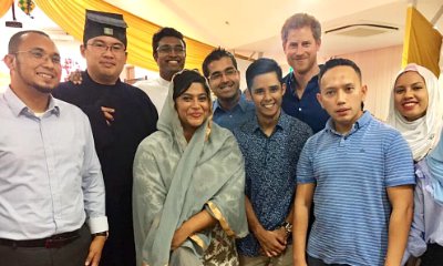 Prince Harry Eats With Singapore's Muslim Community as He Honors London Attack Victims