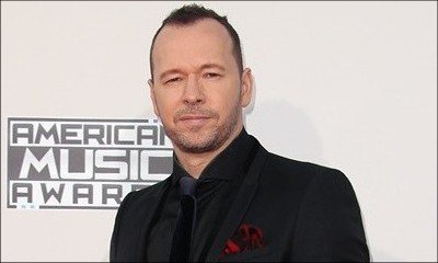 Donnie Wahlberg Leaves $2,000 Tip on $82 Meal