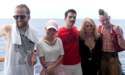 Bonnie Tyler Teams Up With DNCE to Perform 'Total Eclipse of the Heart' During Solar Eclipse
