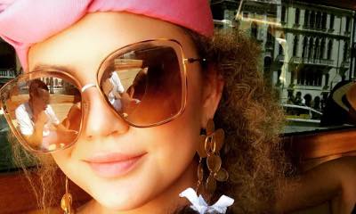 Chrissy Teigen Shows Off Kinky Curls in Cute Selfie With Baby Luna