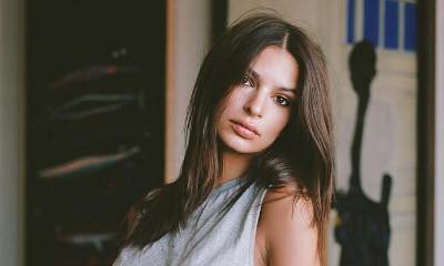 Emily Ratajkowski Flaunts Toned Abs and Peachy Derriere in Crop Top and Skimpy Panties