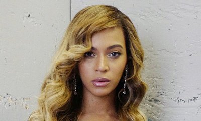 Beyonce Accidentally Flashes Her Underwear in Thigh-High Slit Dress at Rihanna's Diamond Ball
