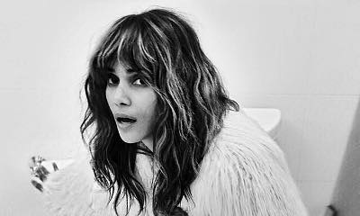 Halle Berry Drops Her Pants in Toilet Picture