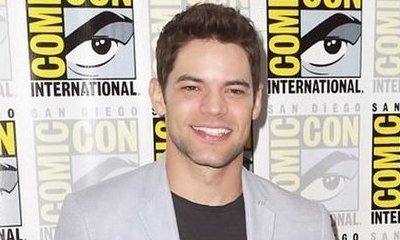 'Supergirl' Actor Jeremy Jordan Hospitalized After Eating Chipotle