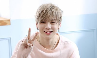 Wanna One's Kang Daniel Treats Mom on Shopping Trip