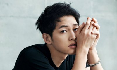 Song Joong Ki Visits Kim Joo Hyuk's Mortuary a Day After His Wedding