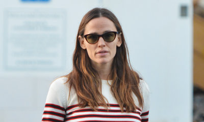 New Beau? Jennifer Garner Spotted Walking Arm-in-Arm With Mystery Man