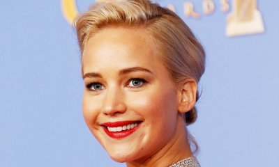 Jennifer Lawrence Hijacks Plane Speaker to Lead Passengers in Eagle Chant on Super Bowl Day