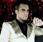 Robbie Williams to Record Inside Egypt's Pyramid