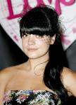 Lily Allen Angry for Not Earning Enough Money From Album Sales