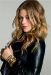 Kelly Clarkson Brings Out Music Video for 'I Do Not Hook Up'