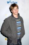 Hunter Parrish Asks Parents' Opinion Before Baring His Butt on 'Weeds'