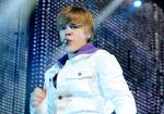 Video: Justin Bieber Hit With Water Bottle on Stage