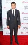 Josh Duhamel Had 'Freaky' Encounter With Fan on Red Carpet