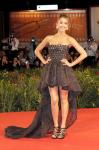 Jessica Alba Producing TV Show by a Tweeting Mom