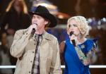 Video: Surprising Kiss in Last Battle Round of 'The Voice'