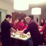 Pic: Jennifer Lopez Goes Make-Up Free While Preparing Christmas Food