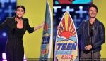Teen Choice Awards 2014: Selena Gomez Thanks Mom in Speech, Ansel Elgort Mentions Cancer Patients