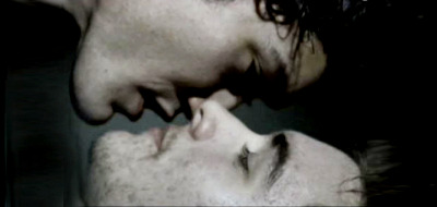Pete Doherty kissing a male