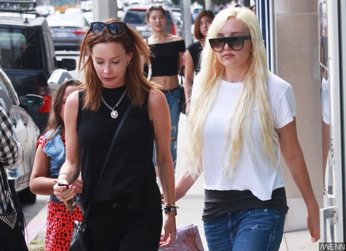 Amanda Bynes Steps Out for Shopping in Beverly Hills