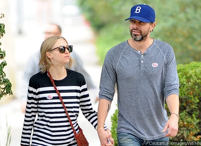 Amanda Seyfried and Thomas Sadoski Get Engaged After Six Months of Dating