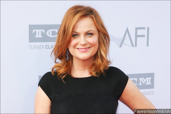 Amy Poehler Slammed Over Blue Ivy-R. Kelly Joke on Her Show 'Difficult People' Amy Poehler Slammed Over Blue Ivy-R. Kelly Joke on Her Show 'Difficult People'