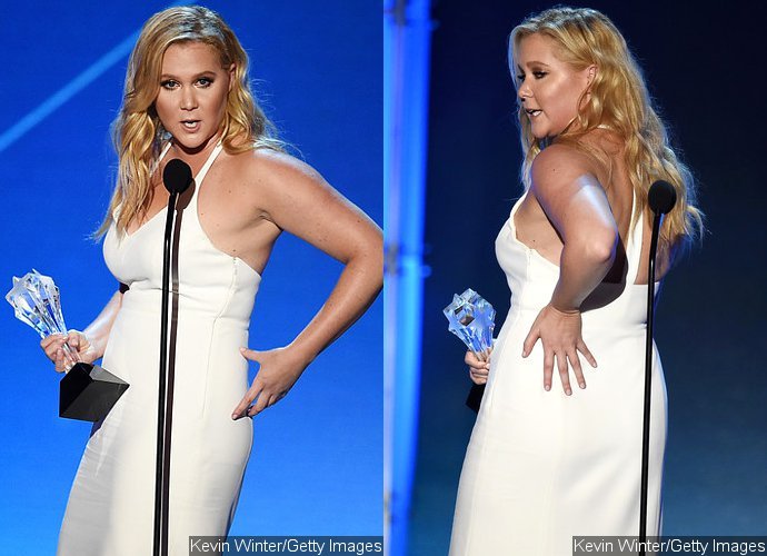 Amy Schumer Jokes About Her Belly and Nude Photo at Critics' Choice Awards