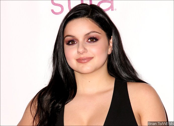 Ariel Winter Announces She's Single With Kim Kardashian Meme. See the Funny Clip!