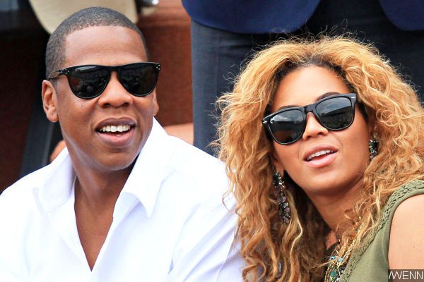 Beyonce and Jay-Z Cuddle and Lock Lips by the Sea in Italy