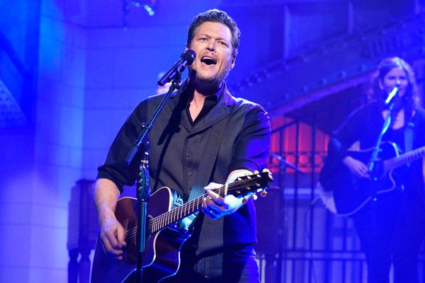 Video: Blake Shelton Performs on 'Saturday Night Live'